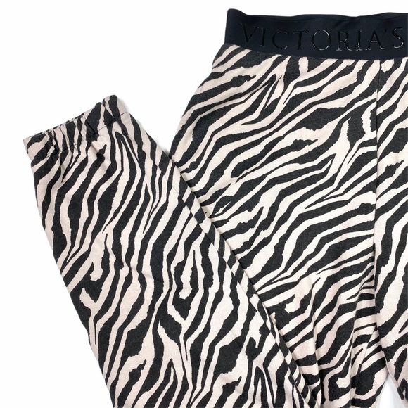 ♦️SOLD♦️Victoria’s Secret Zebra Fleece Jogger Set - Picture 12 of 16